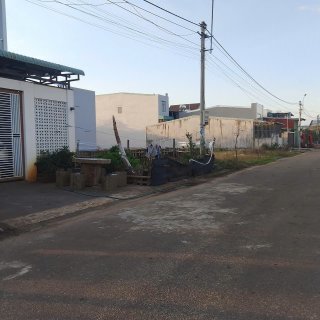 Đất Bùi Thị Xuân