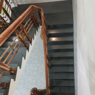 Nhà 2 tầng MT LLQ